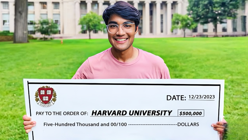 Top 10 Scholarships for New York High Schoolers